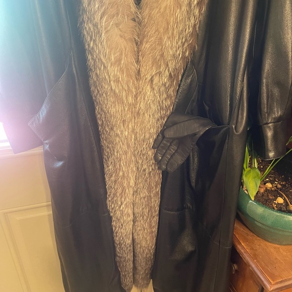 Coat - Picture 5 of 7